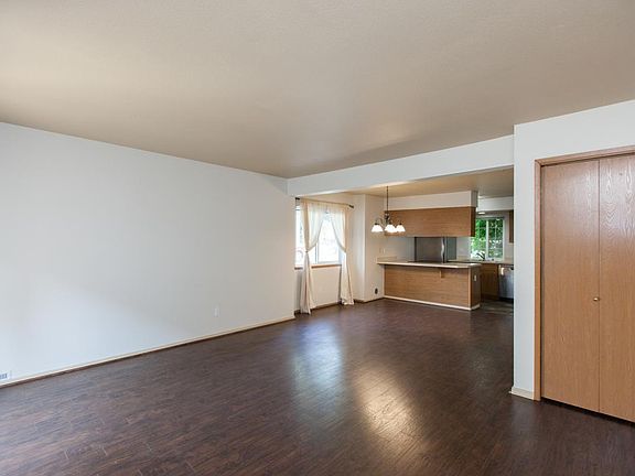 5th image of 4656 N Pearl St APT 4