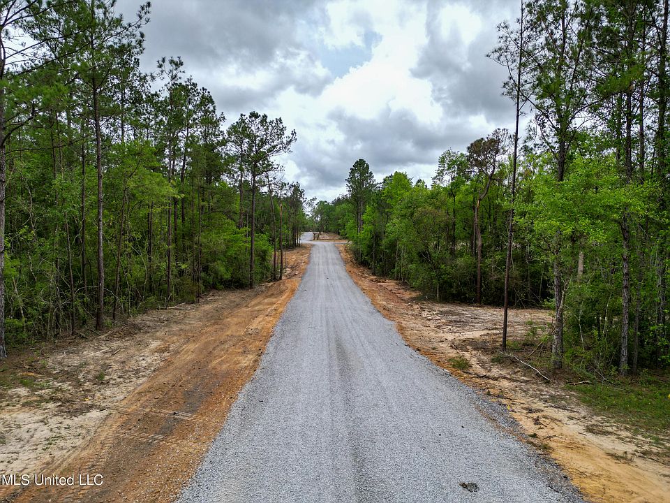 2nd image of 3900 Lazy Oaks Way