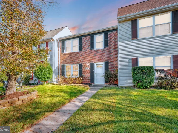 8634 Anna Ct, Manassas Park, VA 20111