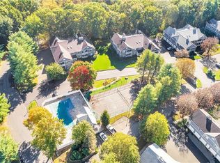 205 Windgate Cir #F, Monroe, CT 06468
