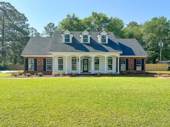 604 Town And Country Dr, Adel, GA 31620