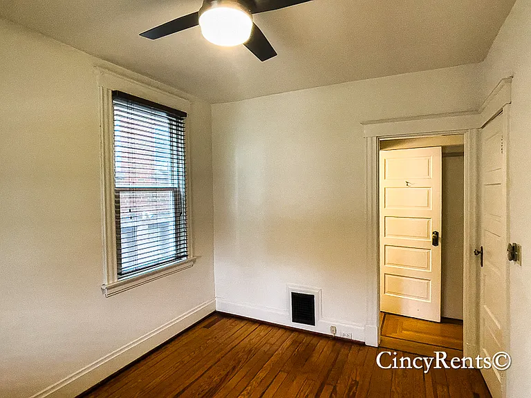 2800 Observatory Ave #1 — Photo 16
