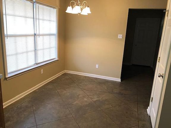 5th image of 317 Sharron Oaks Ct
