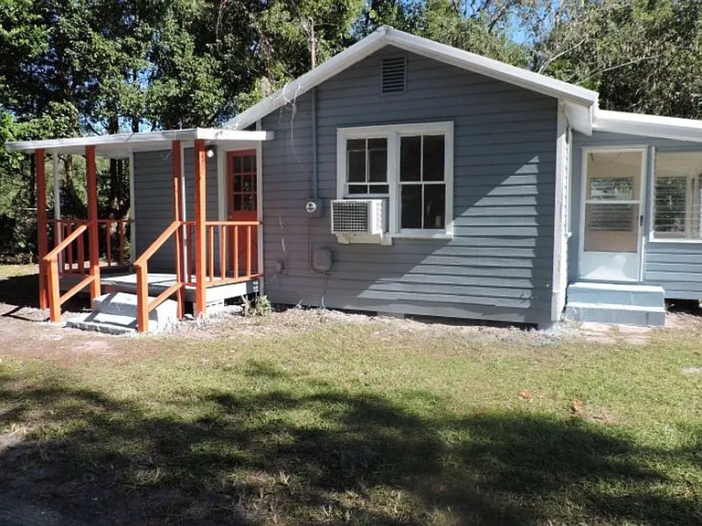 3204 Silver Lake Dr — Photo 2