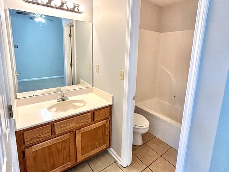 5435 Gardendale St — Photo 10