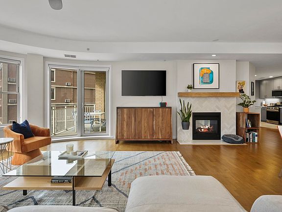 4th image of 360 W Washington Ave Unit 202