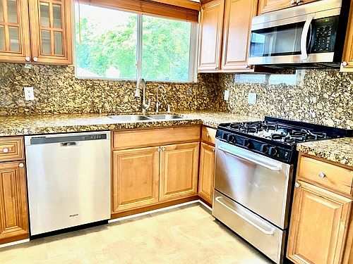 3rd image of 2305 Chariton St #5