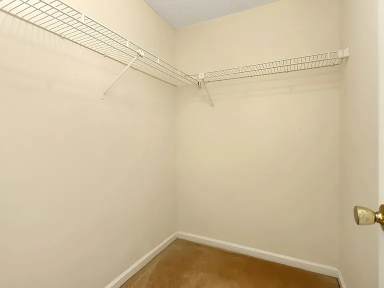 127 Sterling Ct — Photo 11