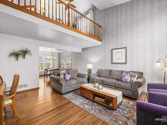 3rd image of 724 Small Ct