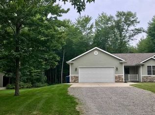 3195 N Antique Ct, Sanford, MI 48657