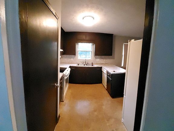 5th image of 3981 Philmont Dr