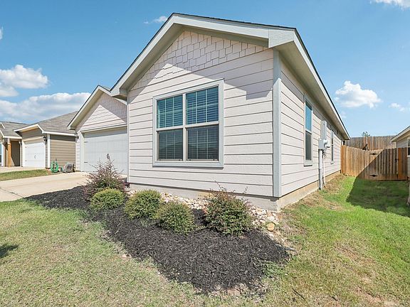 3rd image of 3909 Crown Ct