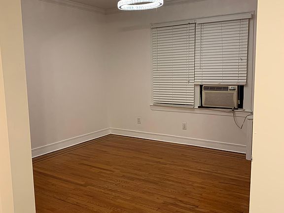 3rd image of 44 Lakewood Ter