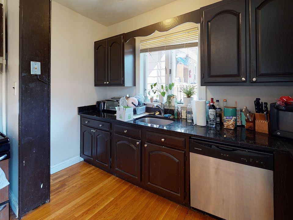 1st image of 27 Falcon St #2