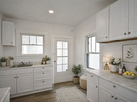 5th image of 2511 Mercantile St