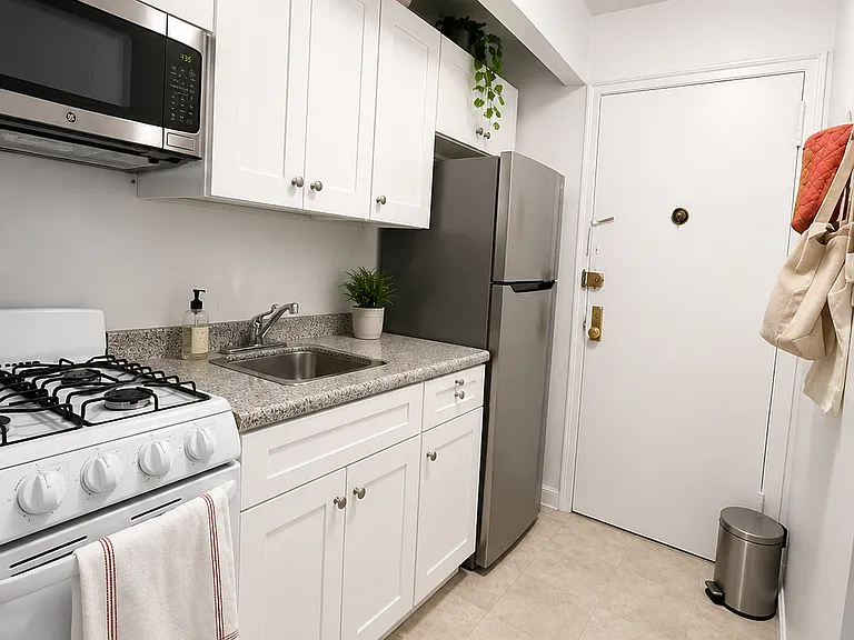 62 W 71st St #4C — Photo 3