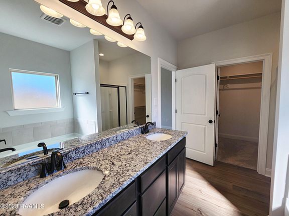 5th image of 110 Aubergine Ln