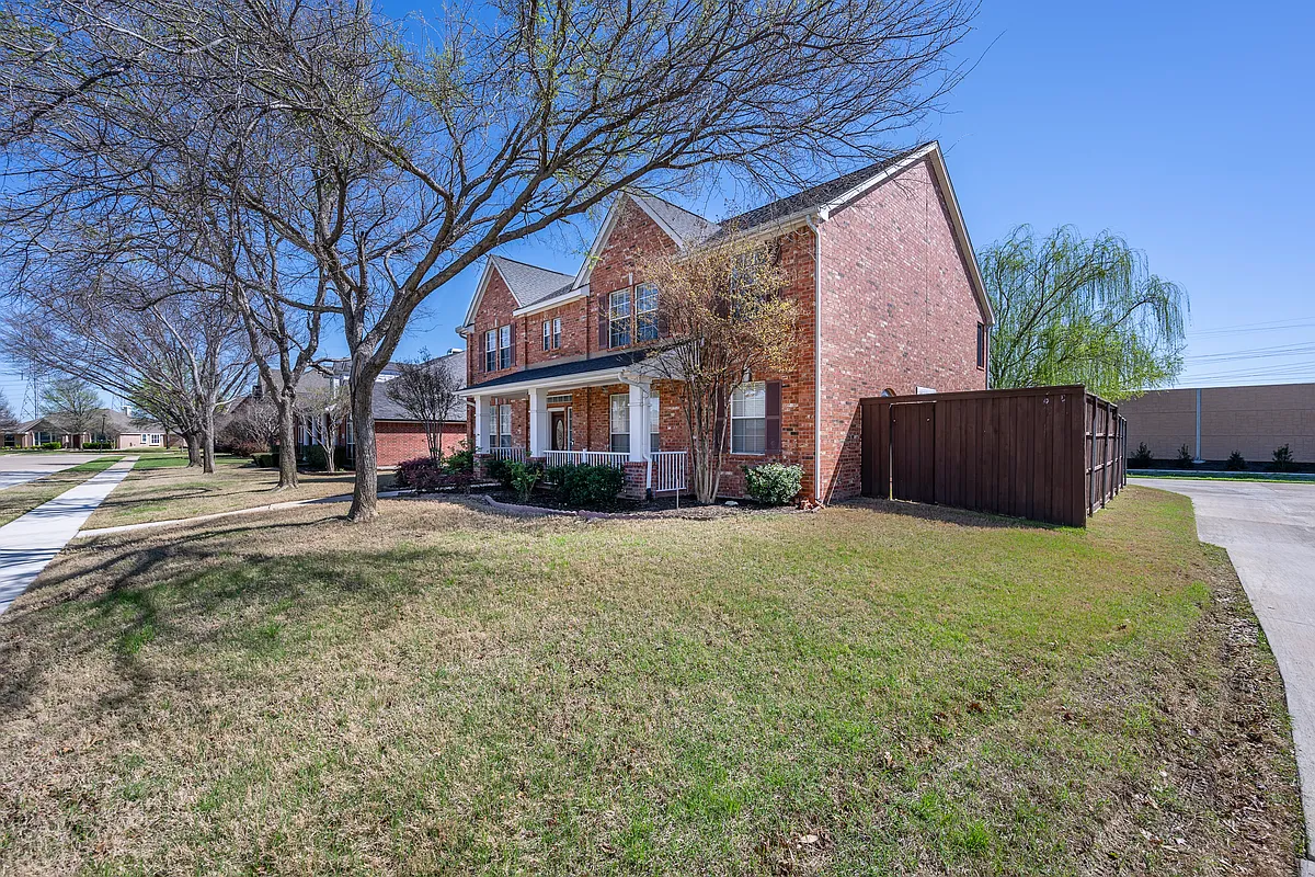 Building Photo - 917 Crestview Dr