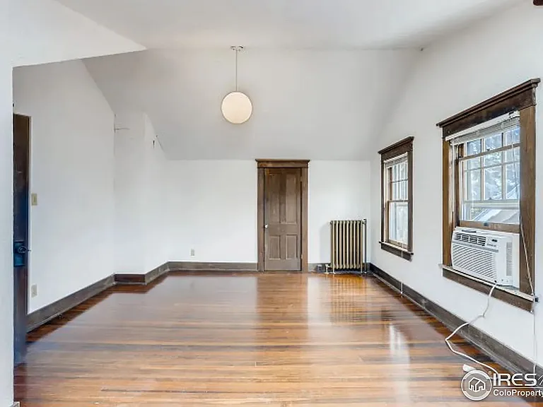 921 Spruce St — Photo 12