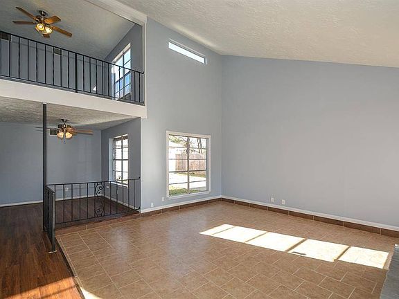 3rd image of 22722 Fincastle Dr