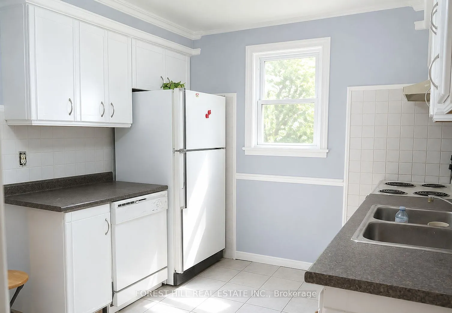 3 bed, $2,000 — Photo 2