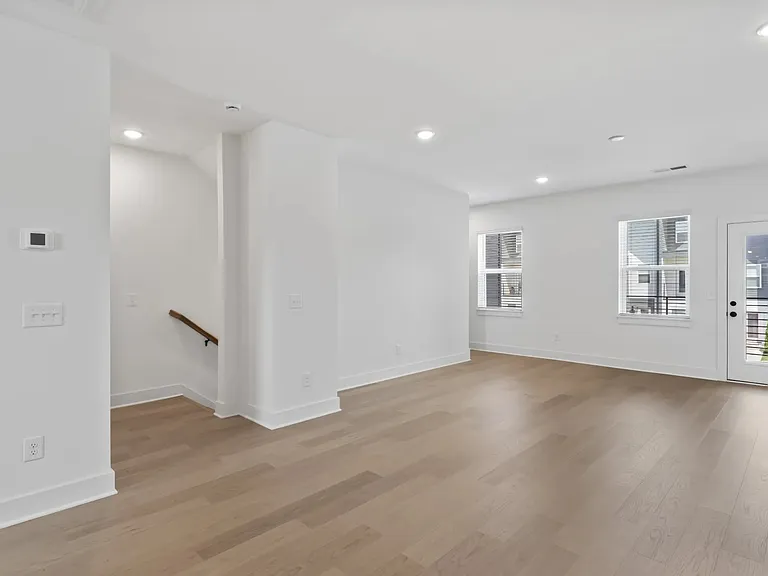 608 Markham St — Photo 11
