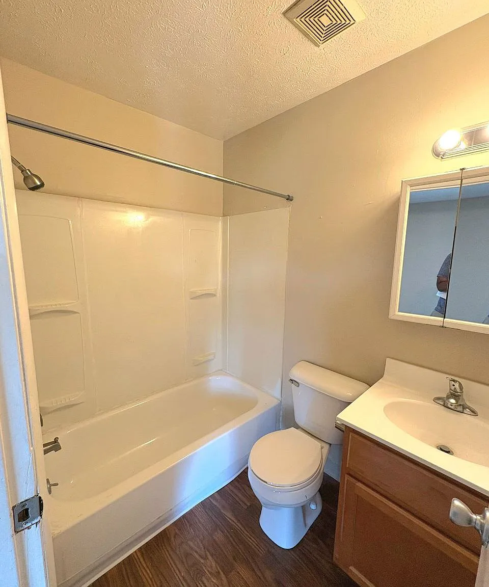 2 bed, 900 sqft, $995 — Photo 4
