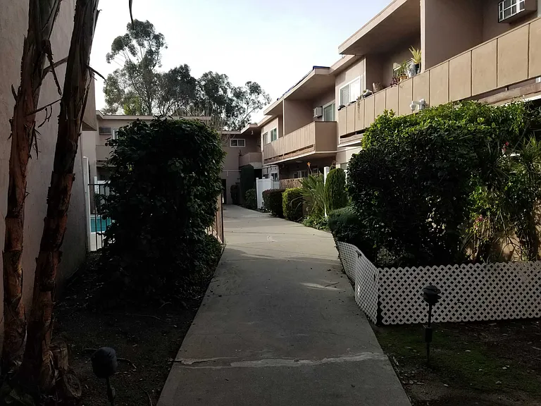 Sepulveda Blvd — Photo 40