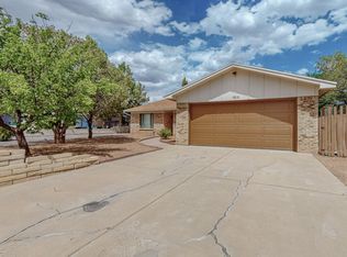 10012 Chantilly Rd NW, Albuquerque, NM 87114
