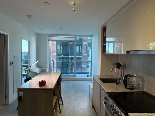 31 Tippett Rd, Toronto, ON M3H 2V1
