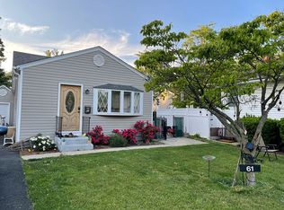 61 Robinwood Ave, Hempstead, NY 11550