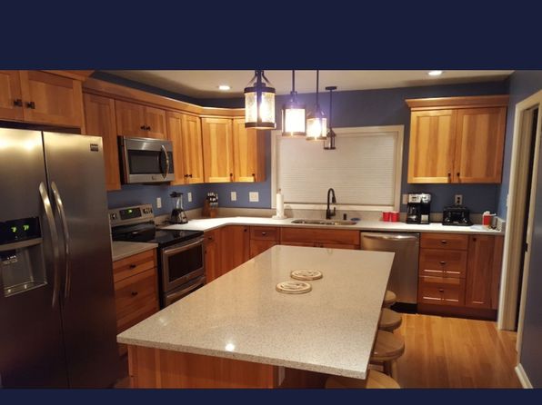 401 W Lake St
