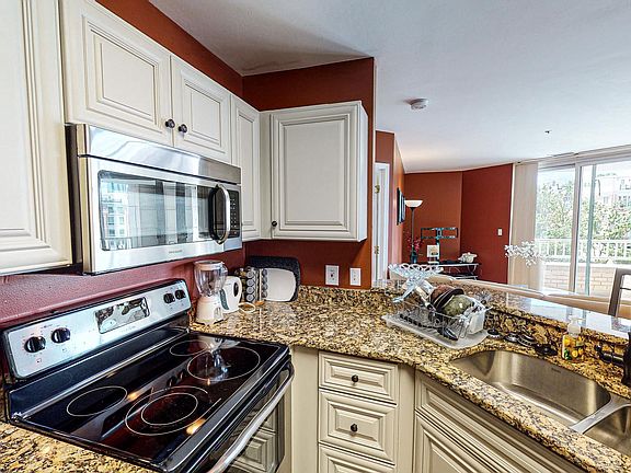 5th image of 100 Harborview Dr Unit 211