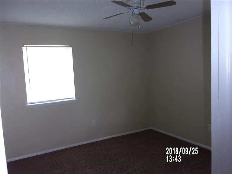 605 SW 45th St — Photo 5