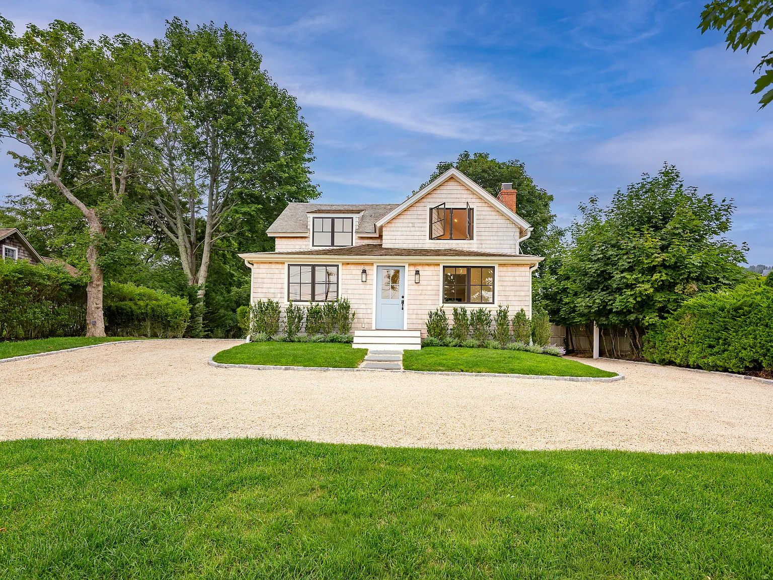 Fresh, Simple & Immaculate in East Hampton — Photo 1