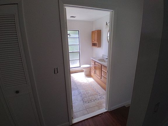 4th image of 1712 Amber Ln