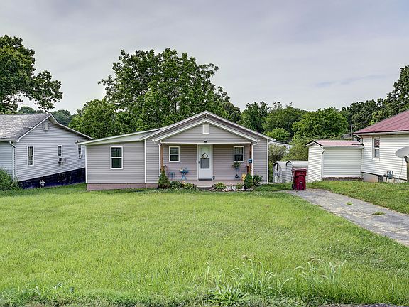 2nd image of 1903 E Myrtle Ave