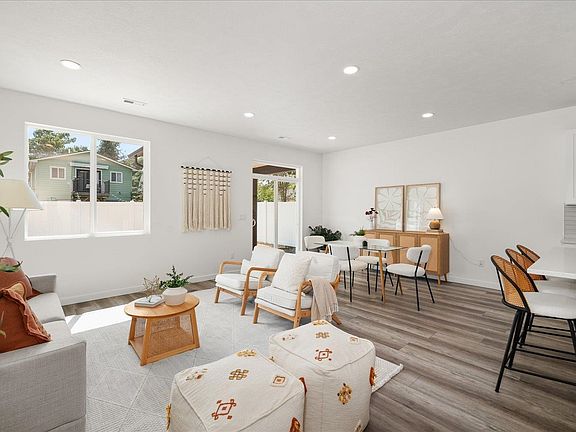 3rd image of 2616 E Wellesley Ave