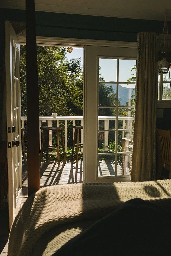 Outdoor Clawfoot, Hot Tub, Deck — Photo 3