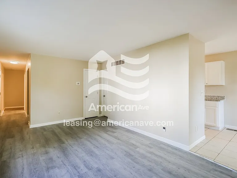 1194372_003_living_room_14130462.jpg