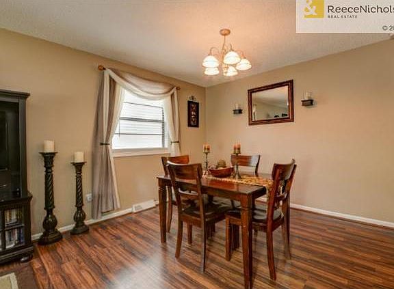 This just shows you there is room for an even larger dining tabl