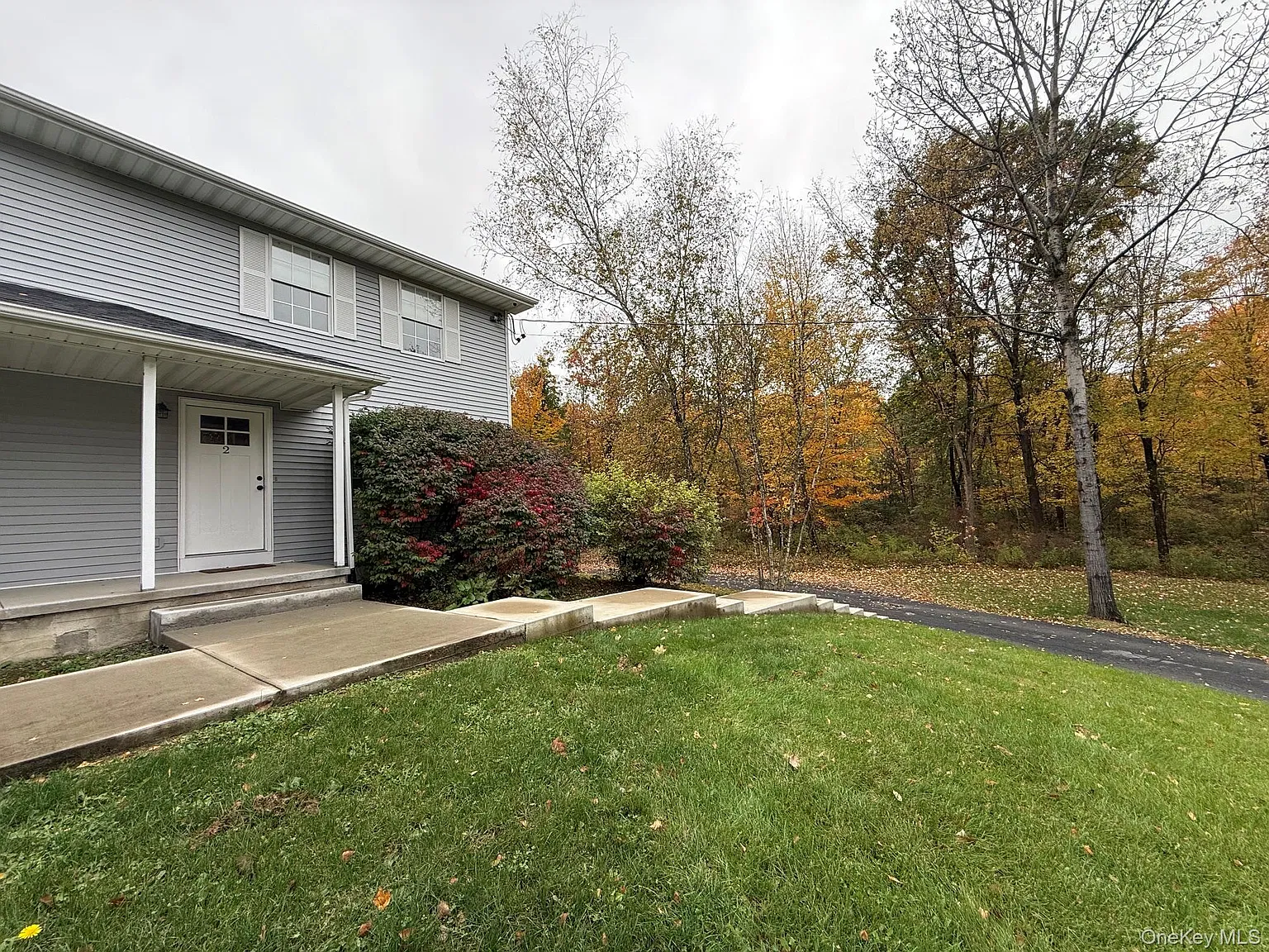 2 bed, 1.5 bath, 2208 sqft, $2,400 — Photo 2