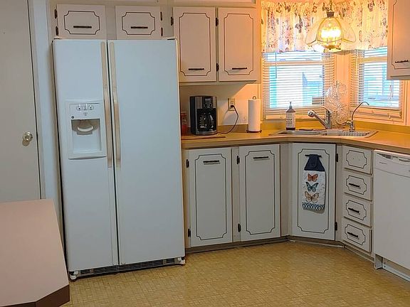 2nd image of 800 Village Dr #800