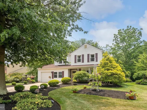 2 Devonshire Rd, Mount Laurel, NJ 08054