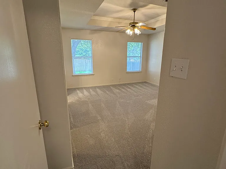 1404 Carriage Hills Trl — Photo 7