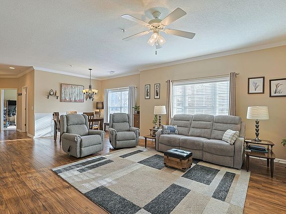 4th image of 401 Mahogany Dr. #101