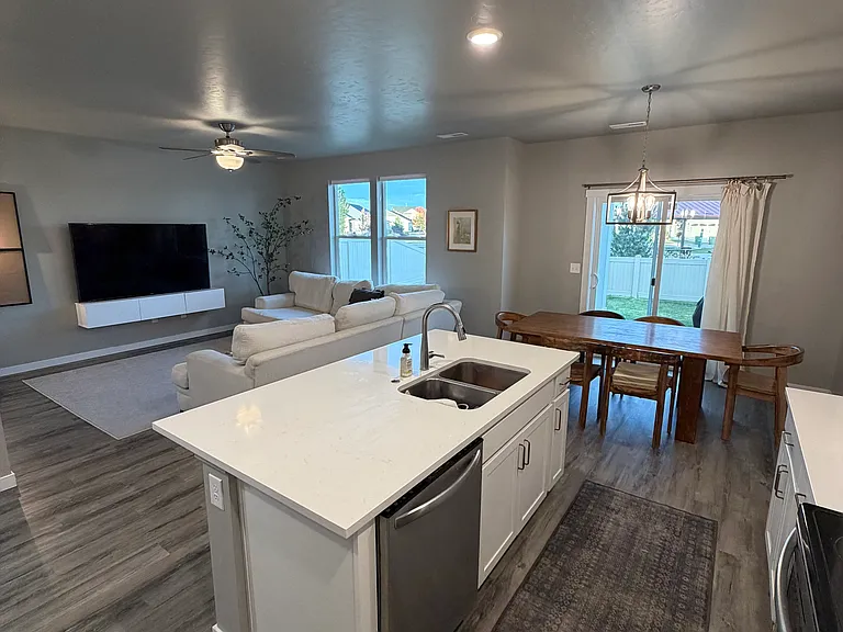 300 S Calf Creek Ave — Photo 15