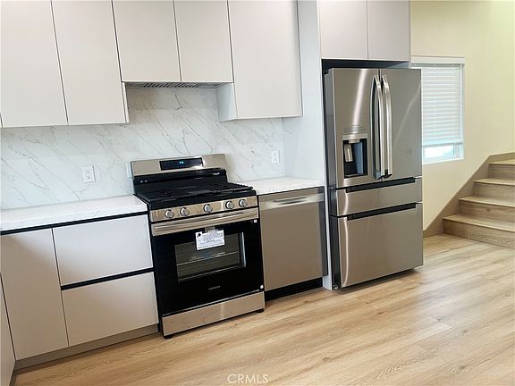 4th image of 1514 E Woodbury Ave N #1/2