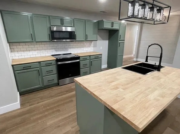 123 Lakeshore Dr, Texarkana, TX 75501