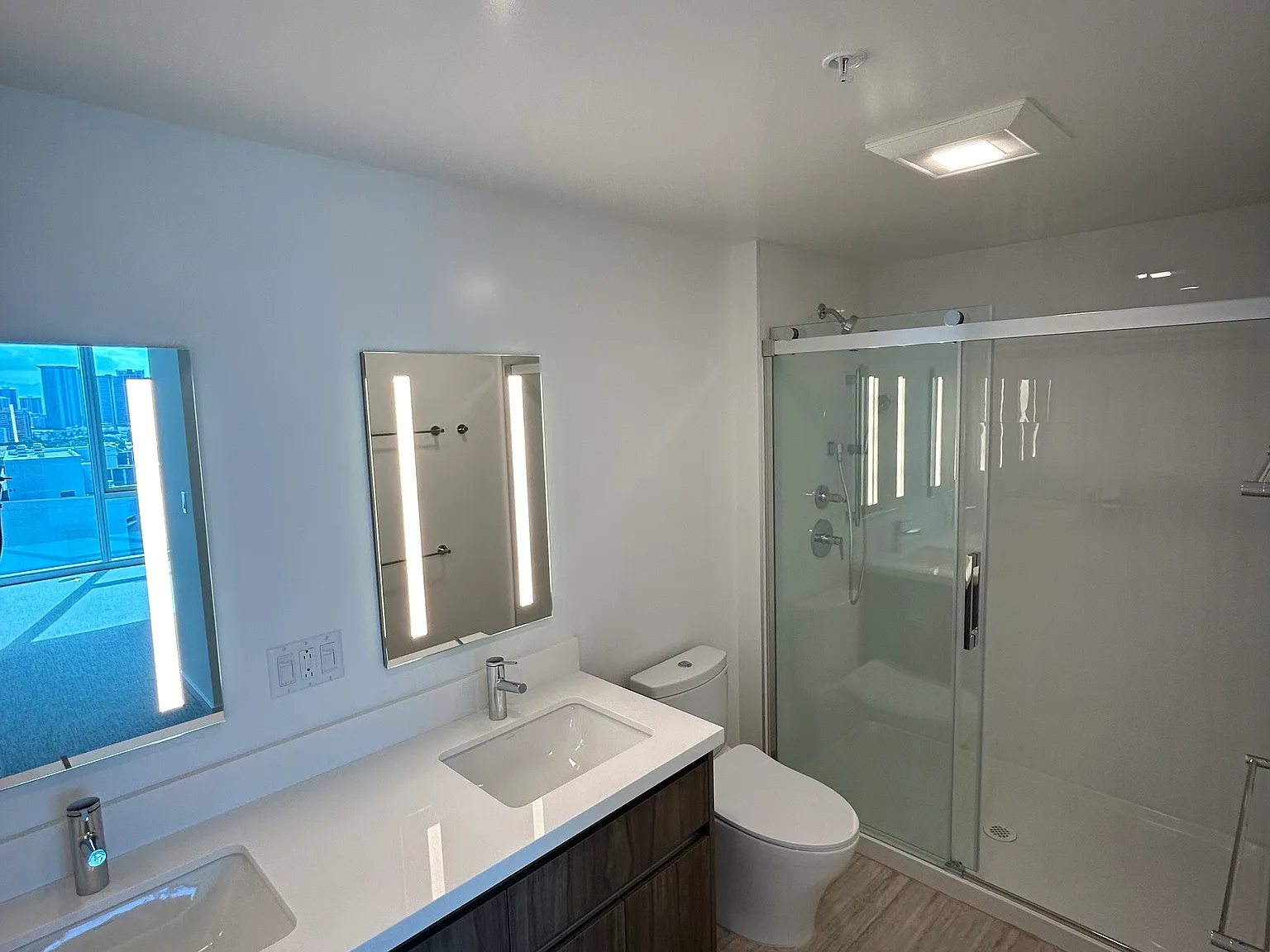2 bed, 914 sqft, $4,125 — Photo 2